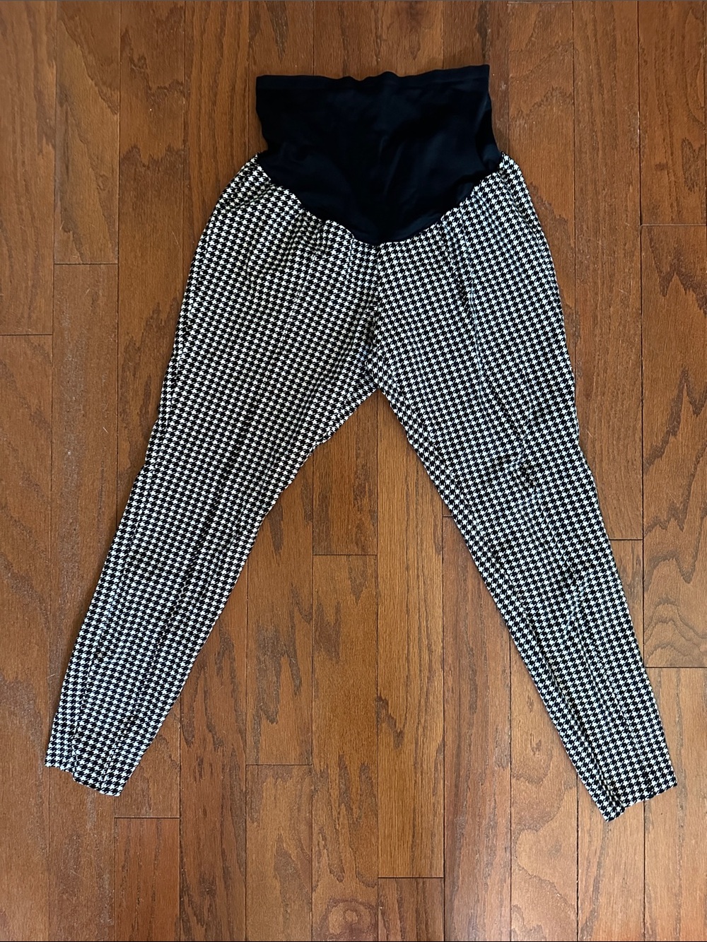 Old navy Black & White Maternity ankle pants